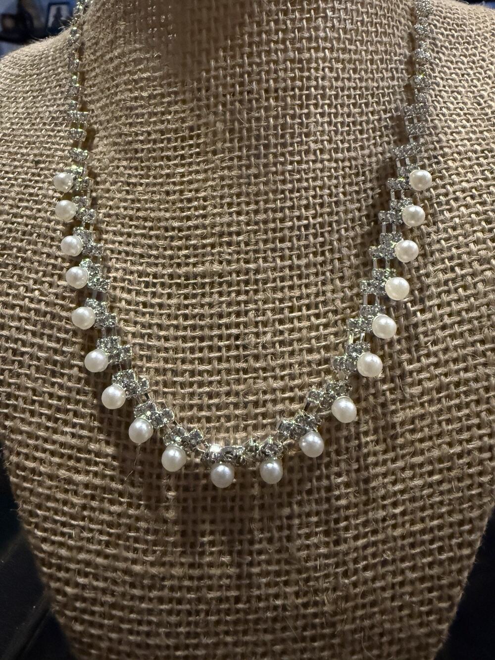 Party Pearl And Faux Chrystal Retro Statement Necklace